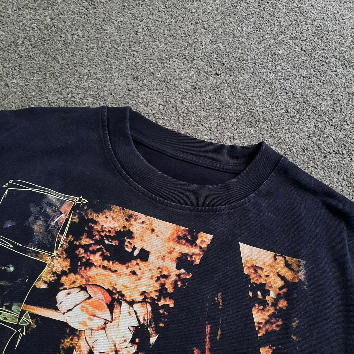 Red Pyramid Thing raw hem tee